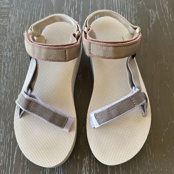 Teva Platform Women’s Metallic Universal Sandals Casual Shoes Size 8 EUC - Picture 2 of 12